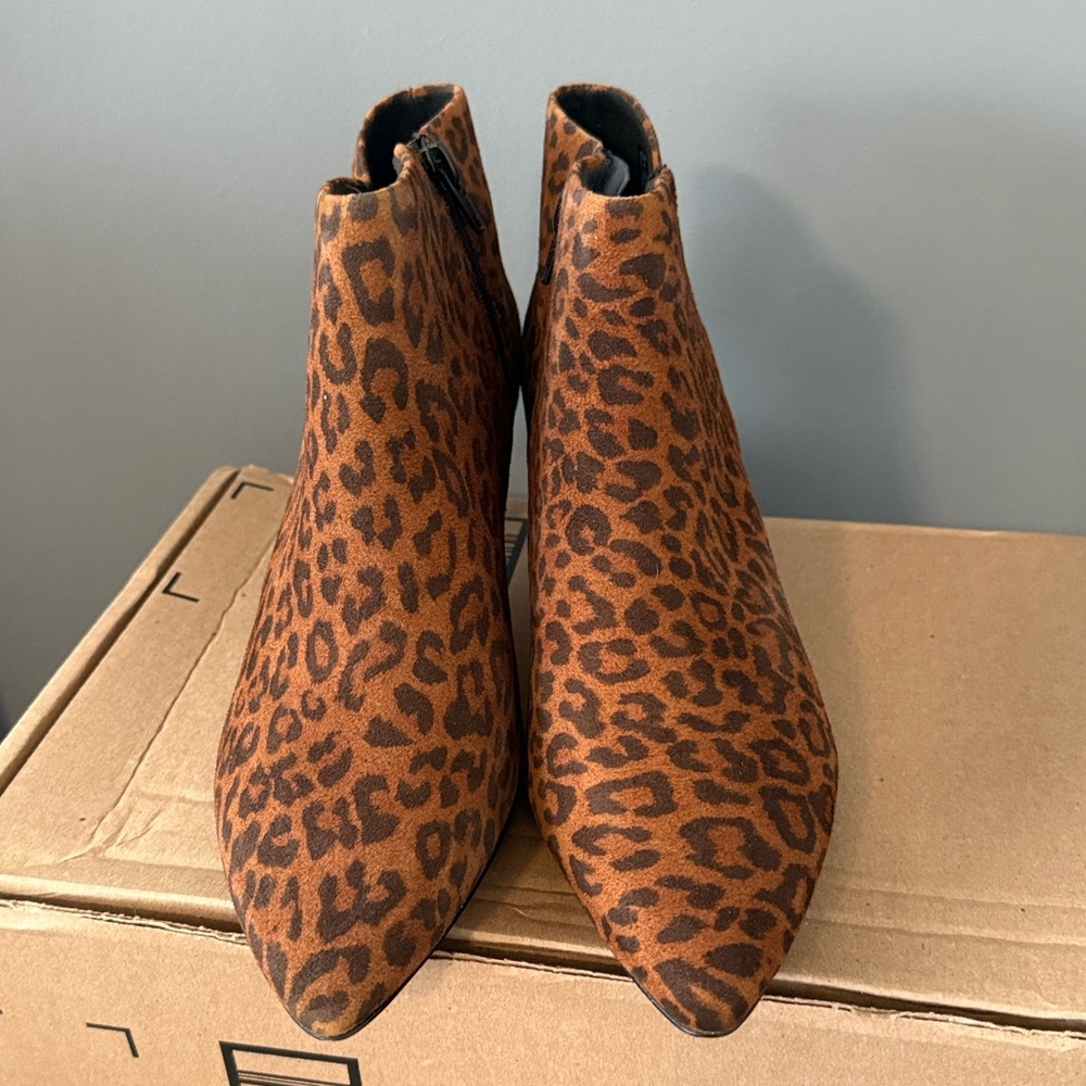 Clarks Leather "Linvale" ankle Bootie Cheetah Size 8.5 M - Picture 5 of 10
